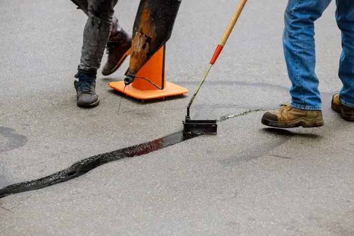 How to Repair Asphalt Cracks in Barboursville, WV How to Repair Asphalt Cracks in Barboursville, WV